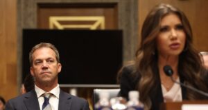 A vizinha Kristi Noem responde a relatos de seu marido se travesti.