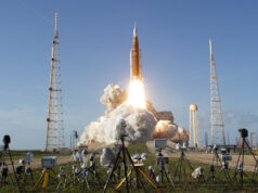 Artemis corajosamente vai aonde nenhum banheiro jamais esteve