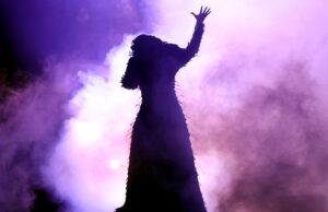 Cardi B se une ao prefeito de Nova York para ajudar famílias necessitadas