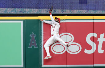 Joe Adel roubou três home runs e uma vitória dos Mariners