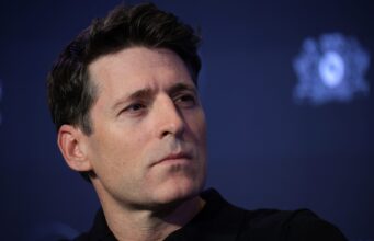 Tony Ducouple ainda come merda, mesmo que ninguém esteja olhando
