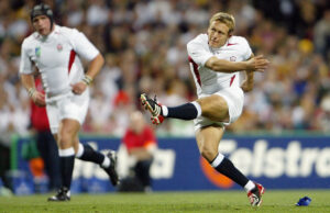 “Não olho para trás, para minha carreira na Inglaterra, com muito carinho. Muitas vezes eu sentia que estava preenchendo um espaço até que Jonny Wilkinson voltasse”: Os zagueiros que lutaram contra Jonny Wilkinson pela camisa 10 da Inglaterra