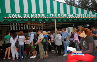 Em louvor ao Café du Monde e à culinária turística em todos os lugares