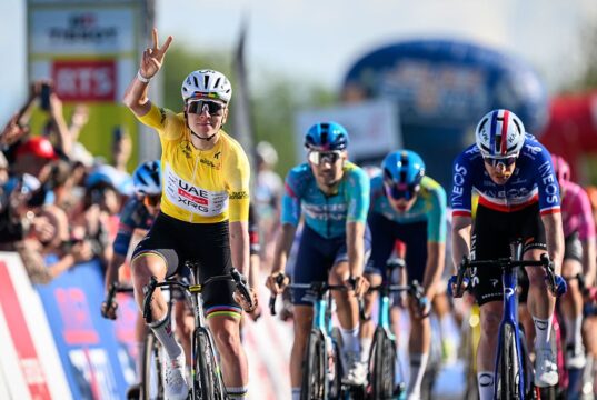 Tour de Romandie: Tadej Pogačar resiste a muitos ataques para vencer a 2ª etapa