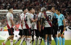 A reivindicação de pênalti de Rivers e os insultos dos torcedores contra Chiqui Tapia no Monumental
