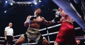 Liu Atang segue o conselho que Anthony Joshua lhe deu.