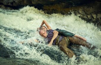 Charlize Theron e Taron Egerton em suspense da Netflix