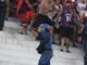 tiros, ferimentos, brigas com a polícia e suspensão