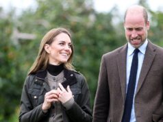 Príncipe William e Princesa Kate comemoram 15 anos com foto de família
