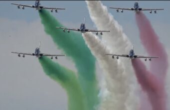 Multidões se aglomeram em Florença para proteger o viaduto Frecce Tricolori