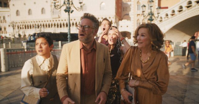 Seth-Rogen-and-Catherine-OHara-The_Studio_Photo_011003.jpg