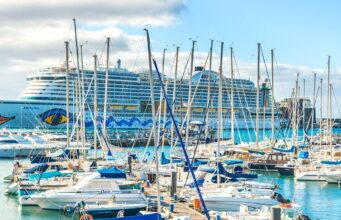 Uma criança é hospitalizada após cair num navio de cruzeiro no Funchal, na Madeira.