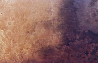 Cinzas vulcânicas antigas são expelidas em Marte em novas imagens de espaçonaves