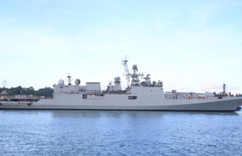 INS Tricand visita Mombaça para comunicações conjuntas com o Quénia
