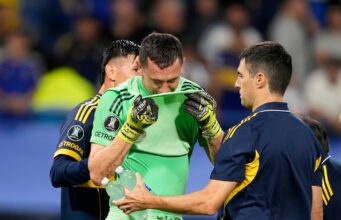 Lesionou-se aos 10 minutos, saiu de campo aos prantos e perderia o Superclássico