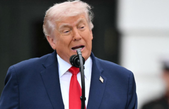 Trump diz que o Irã está em “colapso” e afirma que Teerã quer que os EUA reabram o Estreito de Ormuz