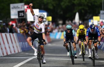 Tour de Romandie: Tadej Pogačar corre para a vitória no estágio 1 e lidera a corrida desde uma pequena fuga no primeiro teste de escalada