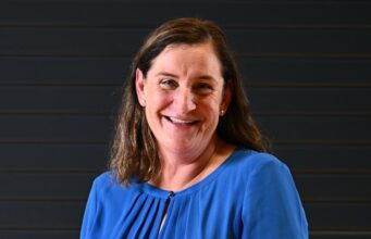 A executiva-chefe da Netball Austrália, Stacey West, renunciou após menos de três anos na lista