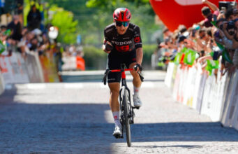 Lennart Josh maravilha-se com o Palco da Rainha do Tour dos Alpes