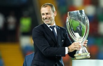 O chefe da UEFA ainda não entende bem o manual: ‘Foi um pênalti?’ Não é uma penalidade? Ninguém sabe.