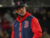 Chefe dos bombeiros do Red Sox, Alex Cora, casa limpa no meio da largada 10-17