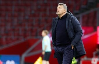 Oscar Garcia, treinador do Ajax Quatro pontos de interrogação visíveis para o jogo chave contra o FC Twente