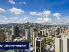O primeiro voo comercial direto EUA-Venezuela em 7 anos parte para Caracas.