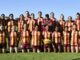 As Águias comemoram após conquistar a primeira vitória desde a participação na competição feminina