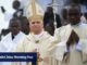 O Papa instou Cameron a rejeitar a violência em massa que atraiu 120 mil pessoas.