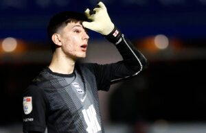 Davies deveria colocar no banco o flop de Birmingham City, que tem menos mãos que Biddle