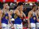 A estrela do West Coast Eagles, Liam Baker, defende seu co-capitão Liam Duggan durante uma investigação sobre uma vaga no time