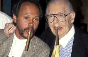 Billy Crystal se lembra de ter levado dois tapas da lenda da comédia Milton Berle
