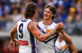 Justin Longmire elogia muito Jay Ames após o melhor desempenho da carreira na vitória do Fremantle Dockers no derby ocidental