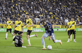 ‘Like Zlatan’: assista ao impressionante desempenho solo do atacante do Ajax, Mika Gods, aqui