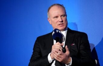 O Ajax não terá que ligar para Dennis. Bergkamp novamente: ‘Saí de uma forma muito desagradável’