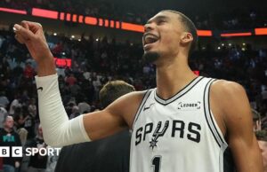 Playoffs da NBA: San Antonio Spurs vence e Victor Wimbanyama retorna de uma concussão