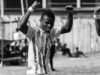 ‘O jogador de futebol ganense Dominic Frimpong (20) foi morto a tiros enquanto roubava o ônibus de um jogador.’