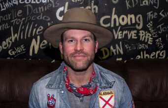 O astro country Drake White diz que seu derrame em 2019 quase tirou sua vida durante a turnê