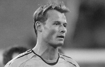 O ex-goleiro do Arsenal e da Juventus Alex Manninger morreu em um acidente de trem na Áustria