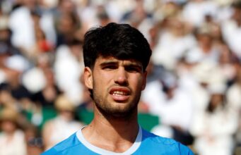 Carlos Alcaraz anunciou que vai perder Roma e Roland Garros devido a lesão