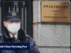 O Japão está a correr para limitar as consequências da invasão da embaixada chinesa.