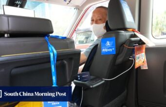 40.000 motoristas de táxi se inscrevem no sistema de pagamento eletrônico à medida que novas regras entram em vigor