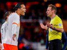 Virgil van Dijk discorda do cartão vermelho de Denzel Dumfries: ‘Senti que ia pegar aquela bola’