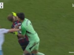Acertar um adversário custaria caro ao guarda-redes do Saragoça: uma suspensão de treze jogos.