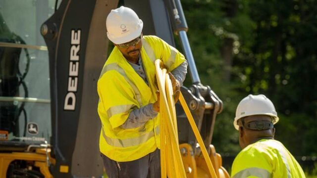 exelon-workers.jpg