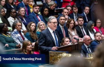 O primeiro-ministro britânico Starmer enfrenta uma votação sobre um possível inquérito parlamentar sobre Mandelson.