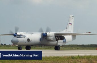 Um avião militar russo caiu em um penhasco na Crimeia, matando 29 pessoas.