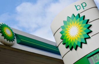 Indignação quando a BP obtém lucros ‘enormes’ com o petróleo durante a guerra do Irã, enquanto os britânicos enfrentam contas crescentes de combustível e energia