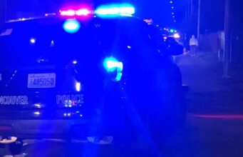 O suspeito fugiu. Um homem fica ferido após um tiroteio em um estacionamento de Vancouver.