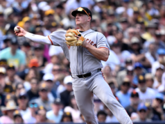 A frustração transborda para os Giants quando Matt Chapman parece amaldiçoar Casey Schmitt após um erro